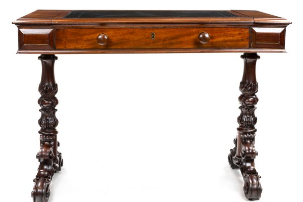 A fine quality writing desk in the manner of Johnstone & Jeanes